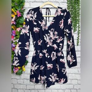 '💙2/$40💙NWT One Love Clothing LA Long Sleeve Floral Print Romper Size Small